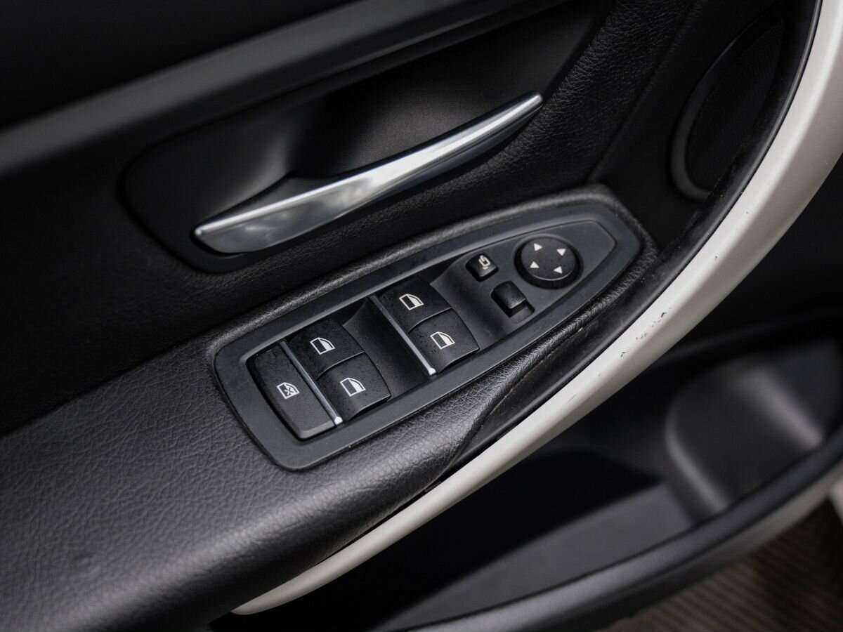 Б/У БМВ 3 серии 2015 года. Фото: #14