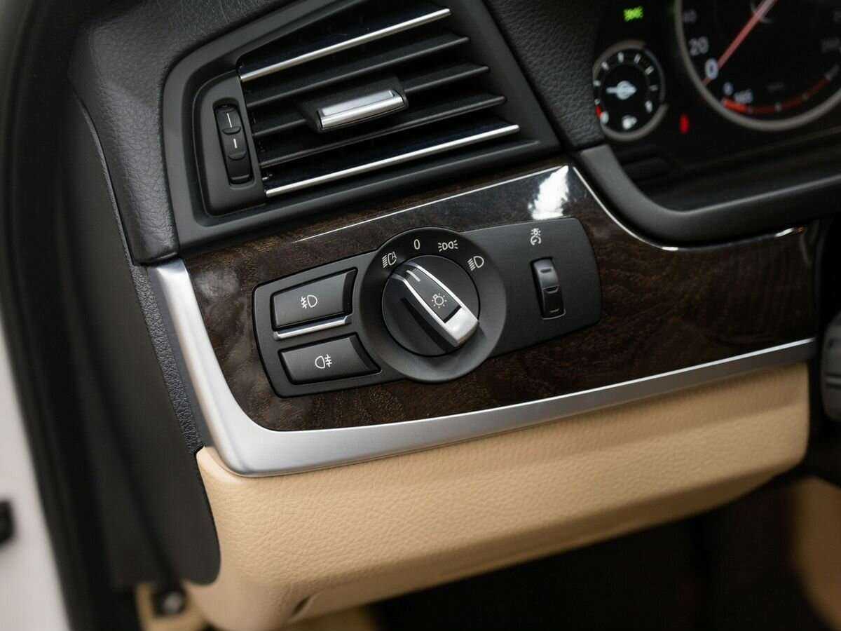 Б/У БМВ 5 серии 2015 года. Фото: #15