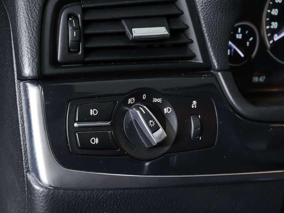 Б/У БМВ 5 серии 2015 года. Фото: #17