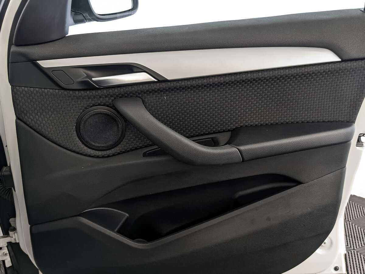 Б/У БМВ Икс1 2019 года. Фото: #20