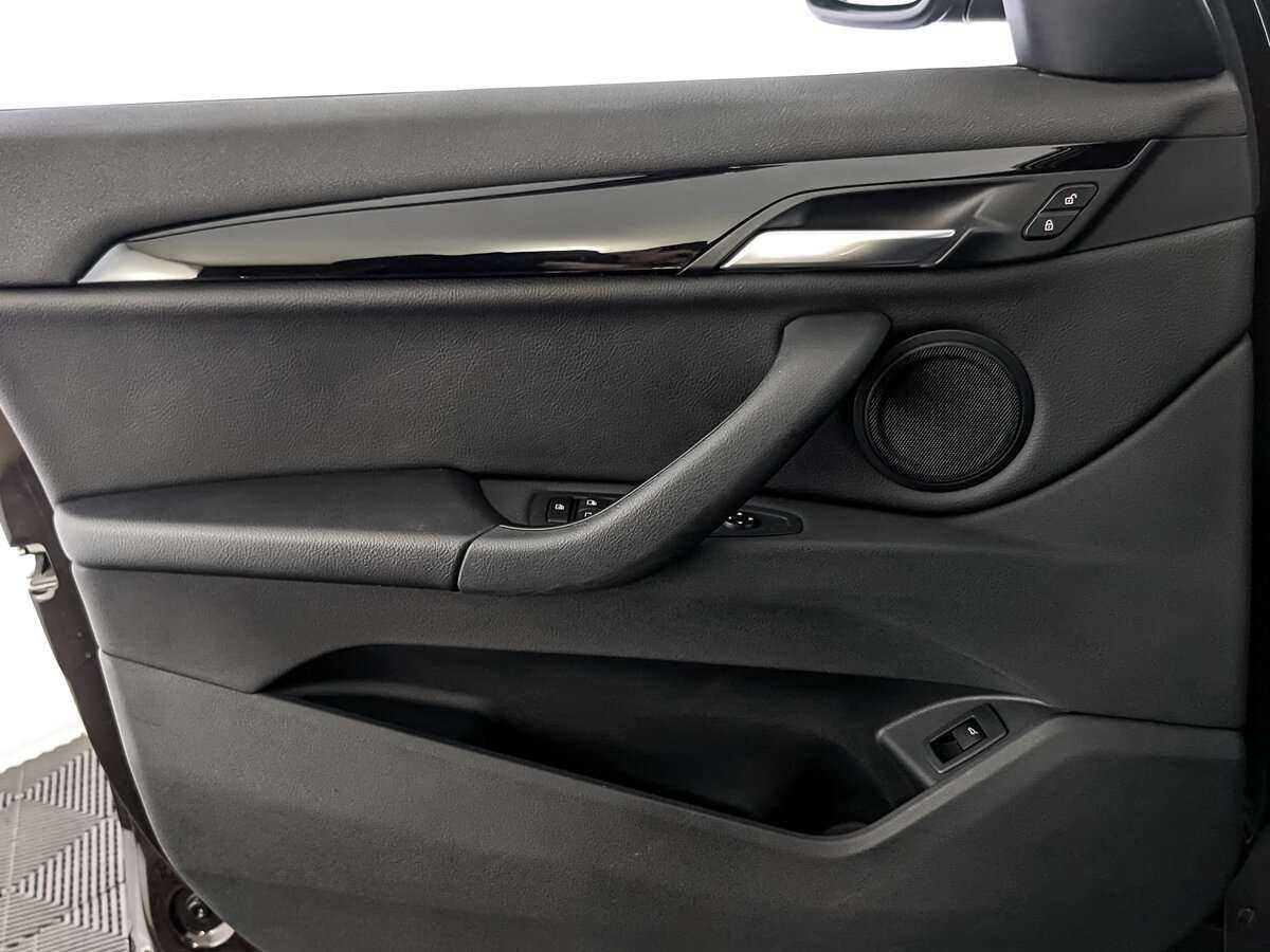 Б/У БМВ Икс1 2017 года. Фото: #14