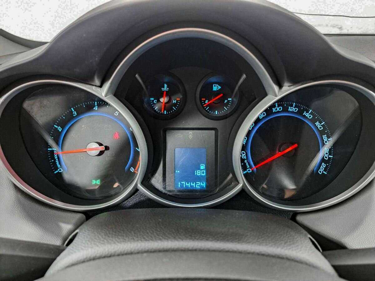 Б/У Шевроле Круз 2013 года. Фото: #12