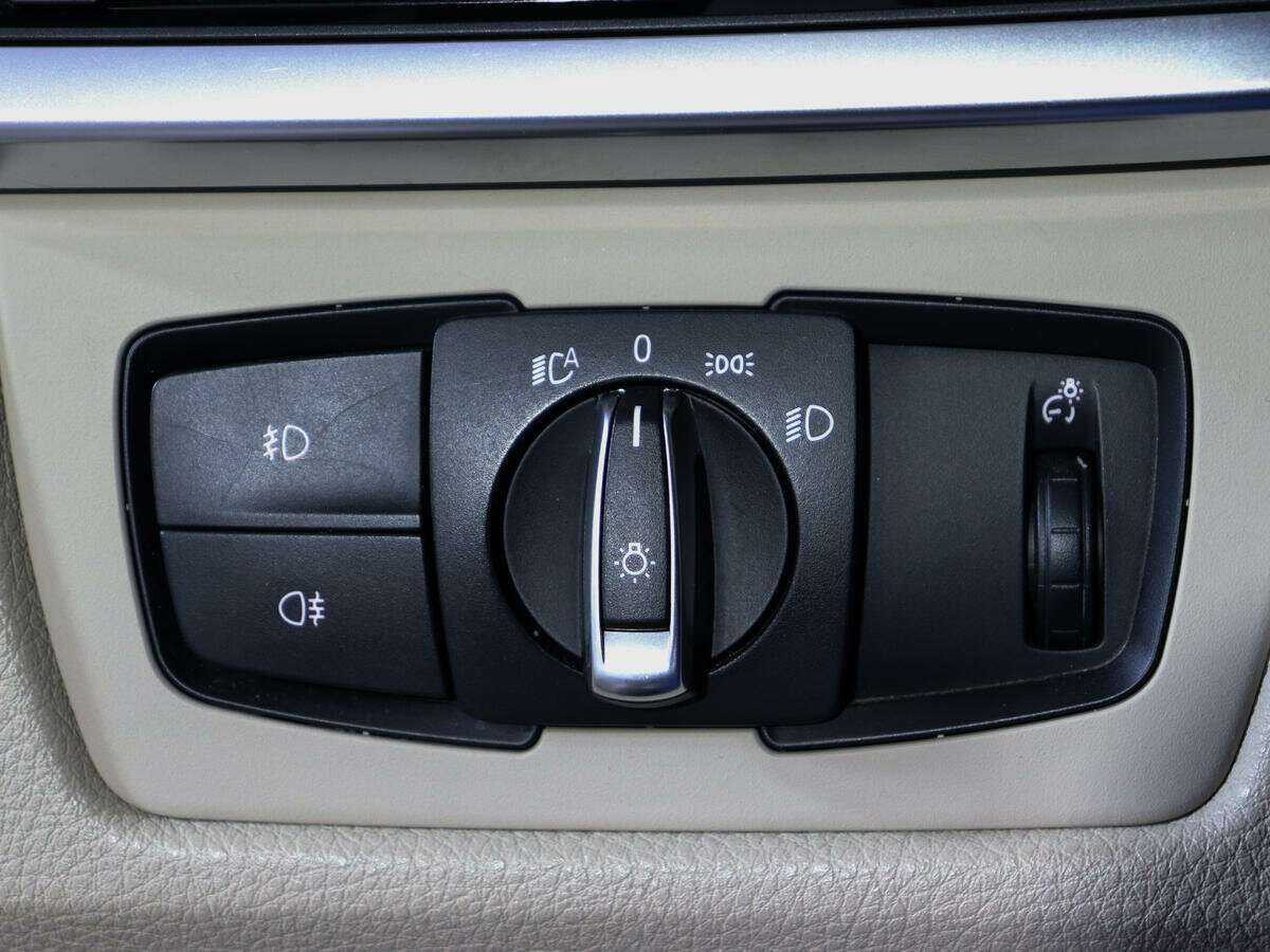 Б/У БМВ 3 серии 2013 года. Фото: #13