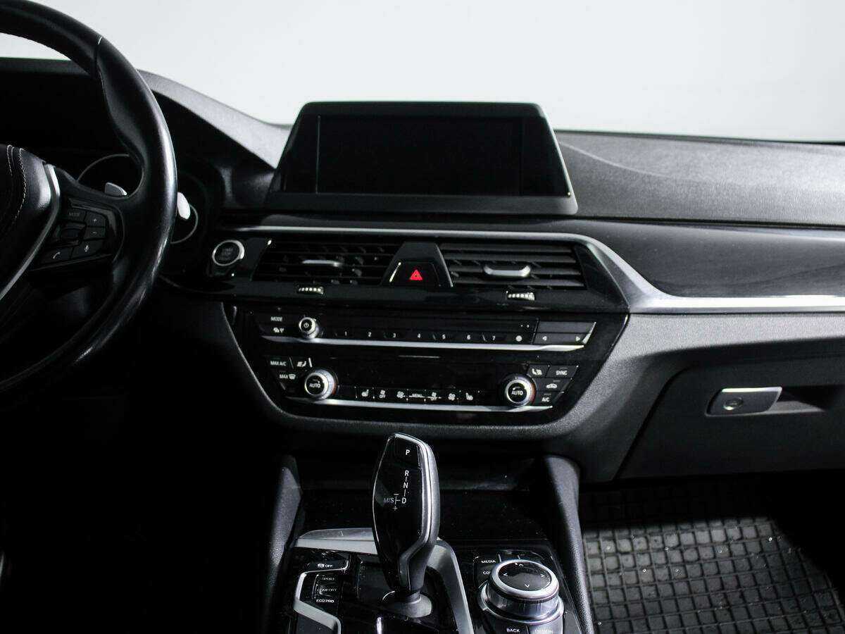 Б/У БМВ 5 серии 2017 года. Фото: #10