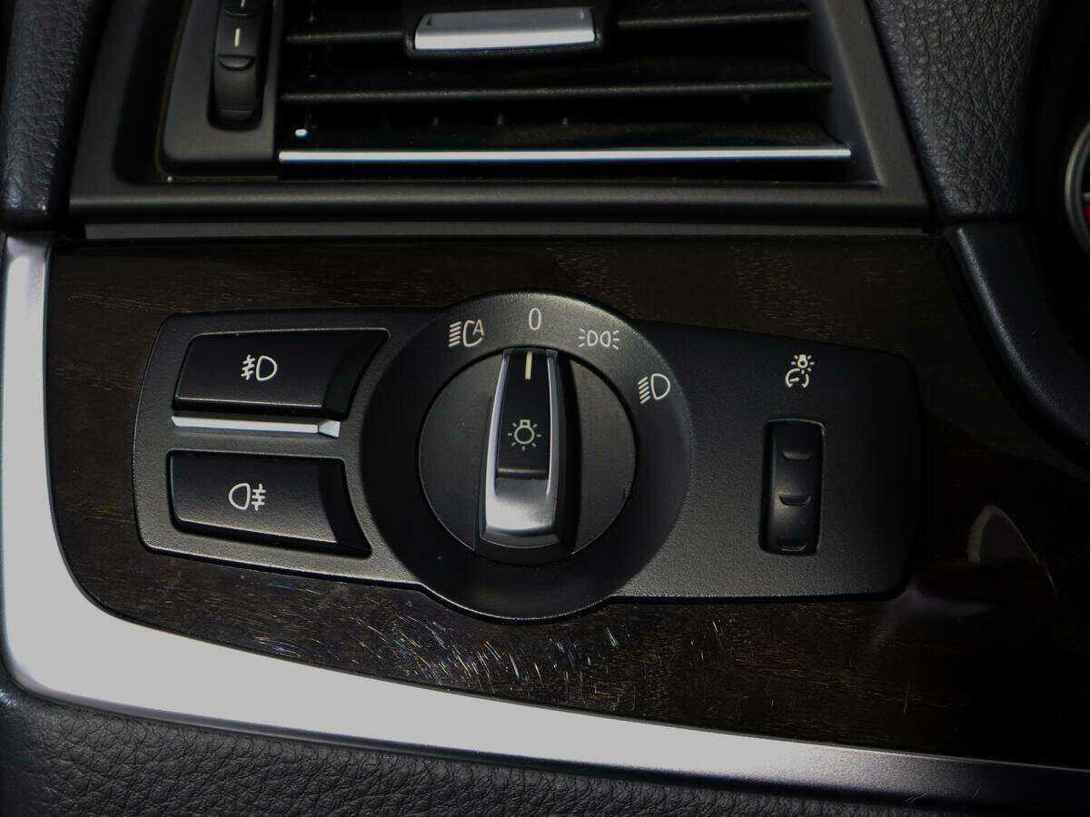 Б/У БМВ 5 серии 2015 года. Фото: #15