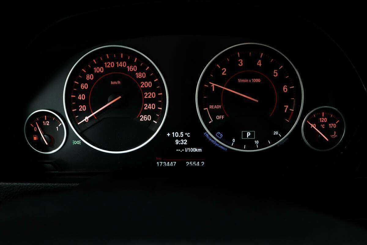 Б/У БМВ 3 серии 2013 года. Фото: #9