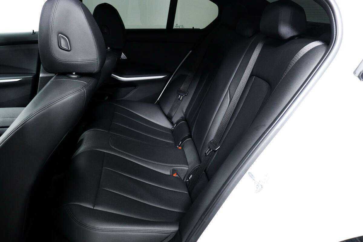 Б/У БМВ 3 серии 2019 года. Фото: #11