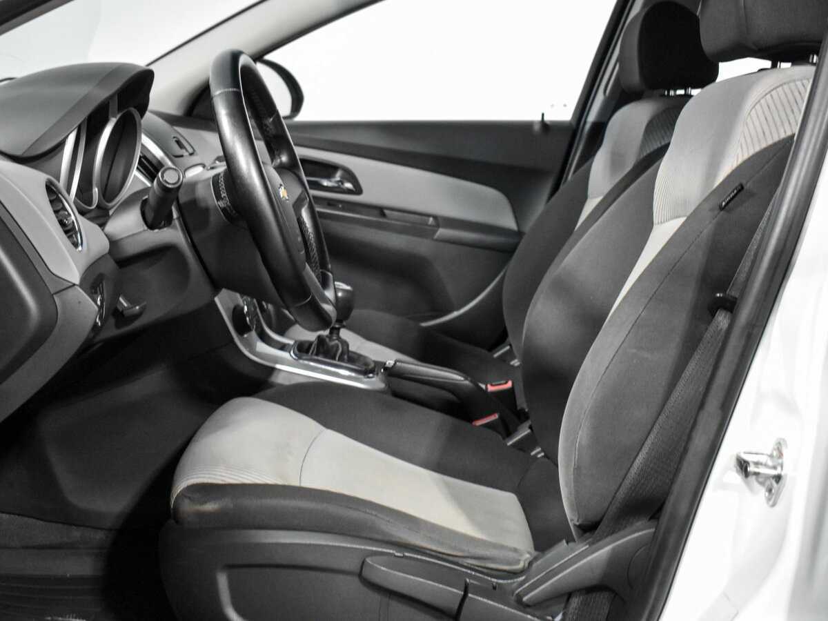 Б/У Шевроле Круз 2014 года. Фото: #9