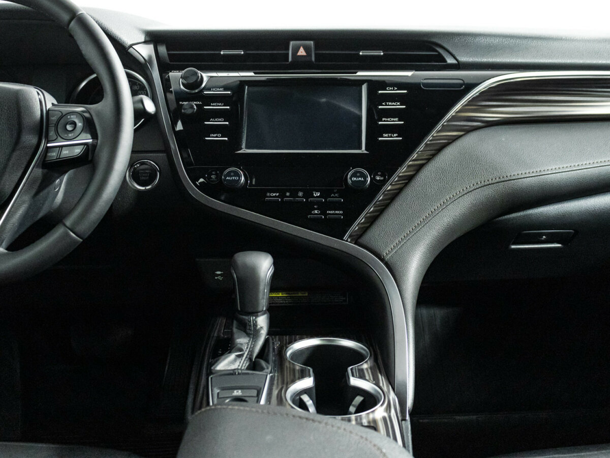 Б/У Тойота Камри 2019 года. Фото: #13