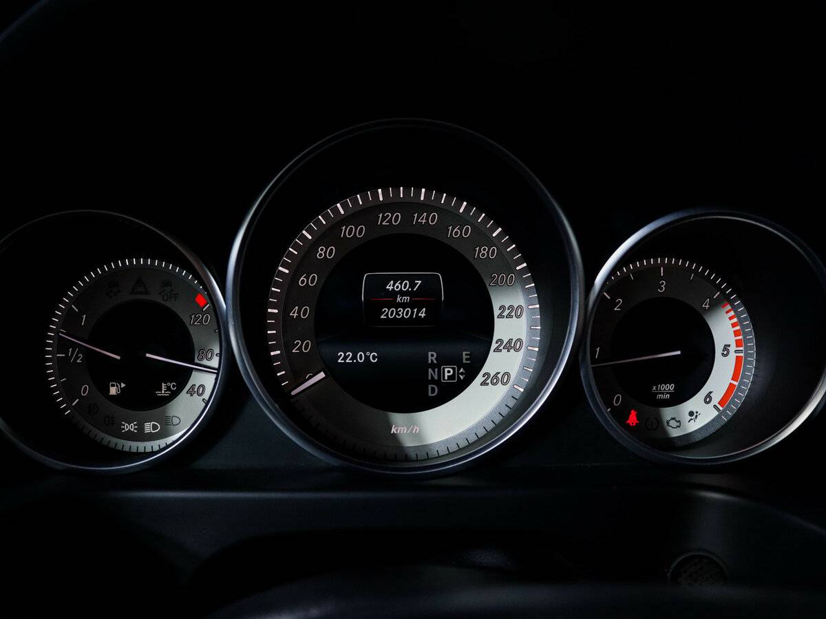 Б/У Мерседес-Бенц Е-Класс 2014 года. Фото: #8