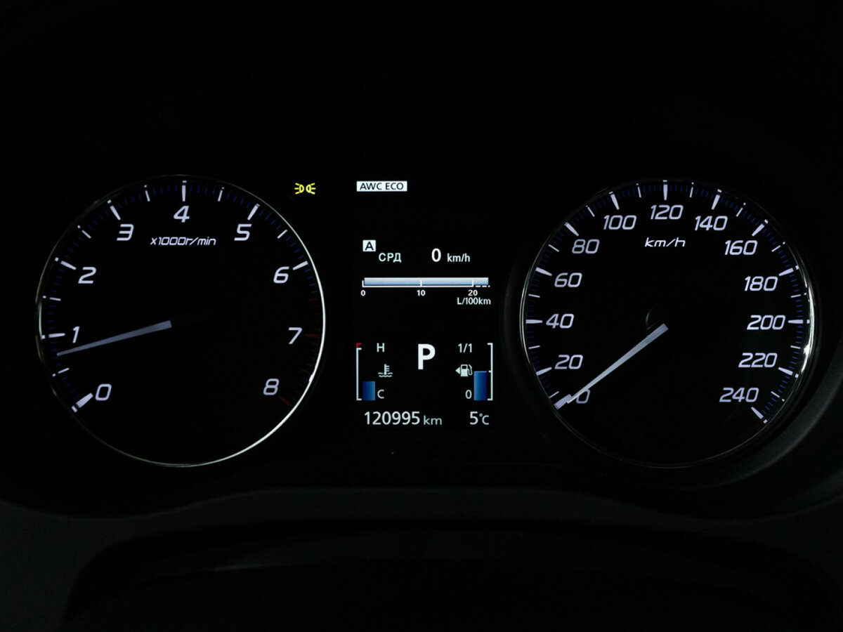 Б/У Митсубиши Оутлэндер 2014 года. Фото: #11