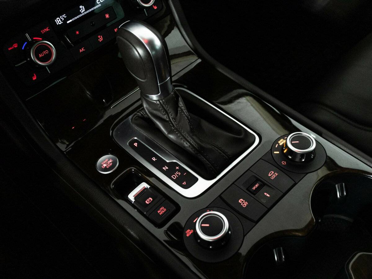 Б/У Фольксваген Туарег 2014 года. Фото: #17