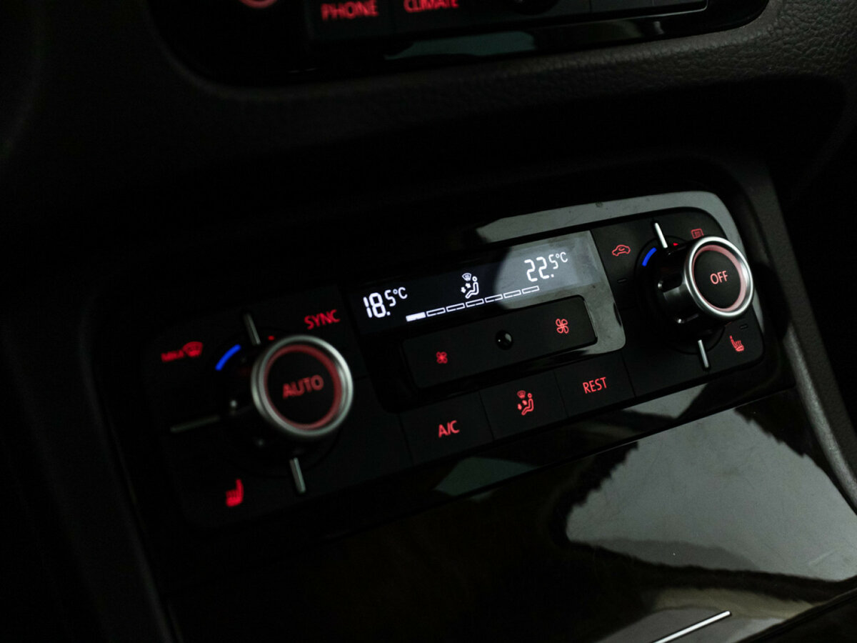 Б/У Фольксваген Туарег 2014 года. Фото: #18