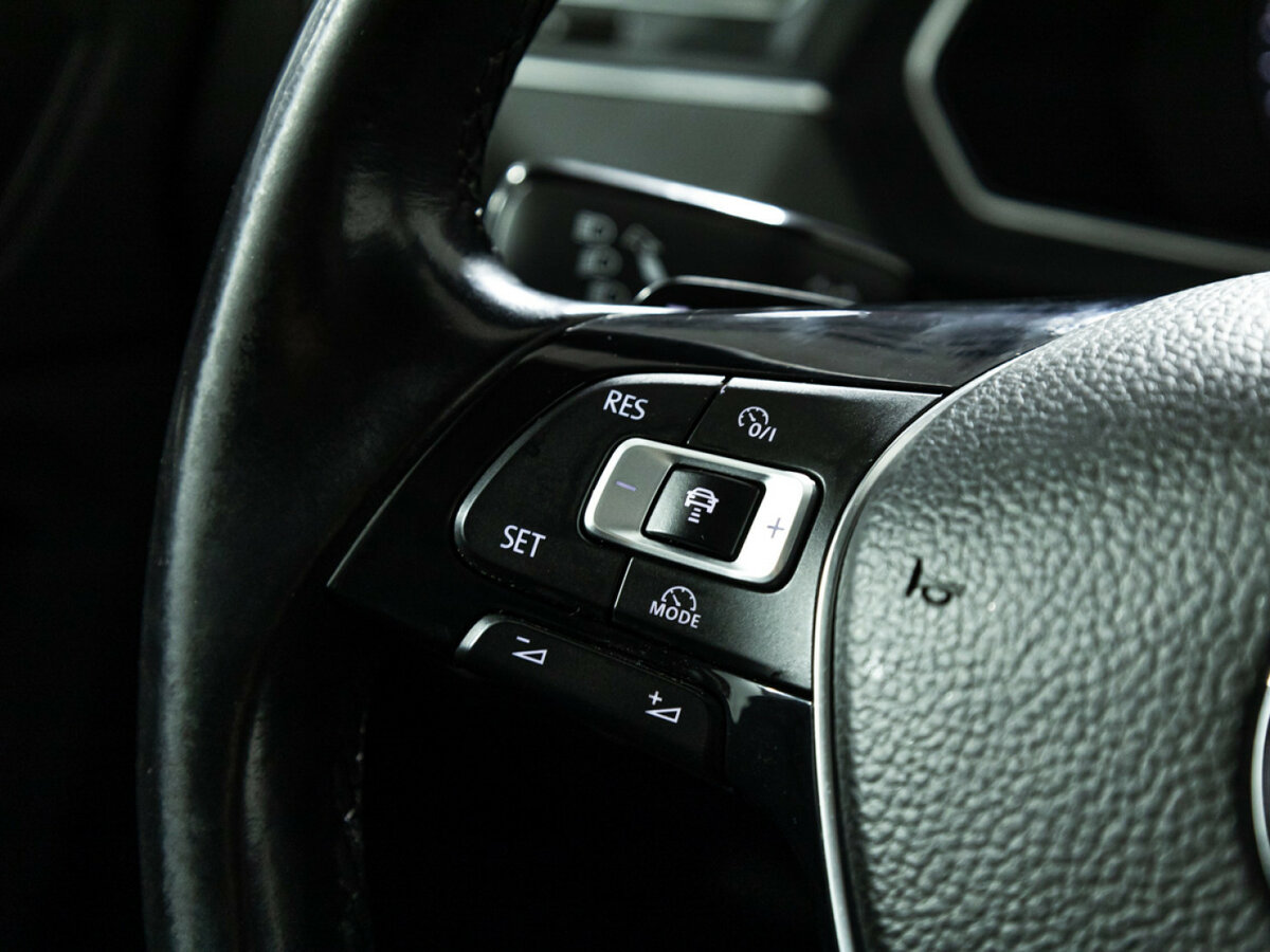 Б/У Фольксваген Тигуан 2018 года. Фото: #21