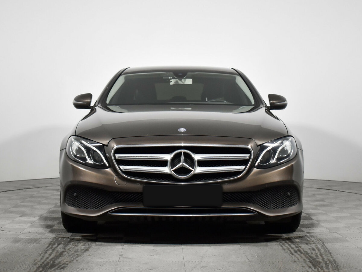 Б/У Мерседес-Бенц Е-Класс 2016 года. Фото: #1