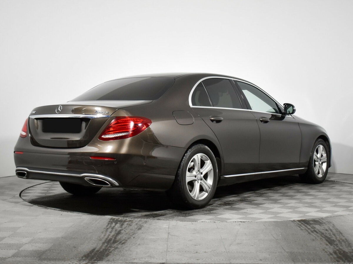 Б/У Мерседес-Бенц Е-Класс 2016 года. Фото: #3