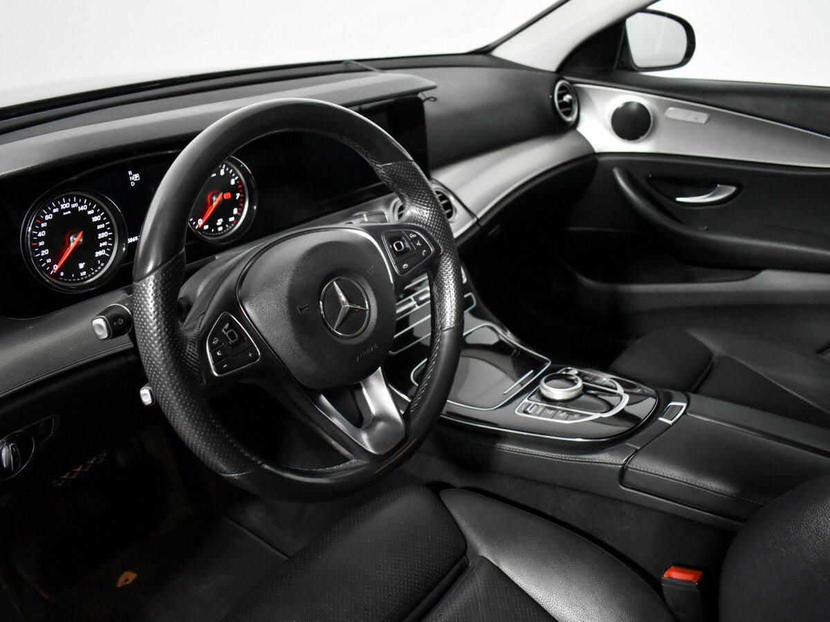 Б/У Мерседес-Бенц Е-Класс 2016 года. Фото: #6