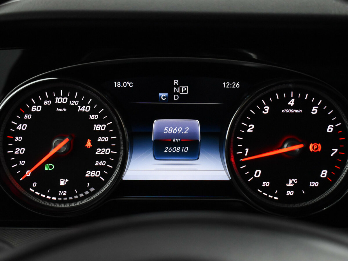 Б/У Мерседес-Бенц Е-Класс 2016 года. Фото: #18