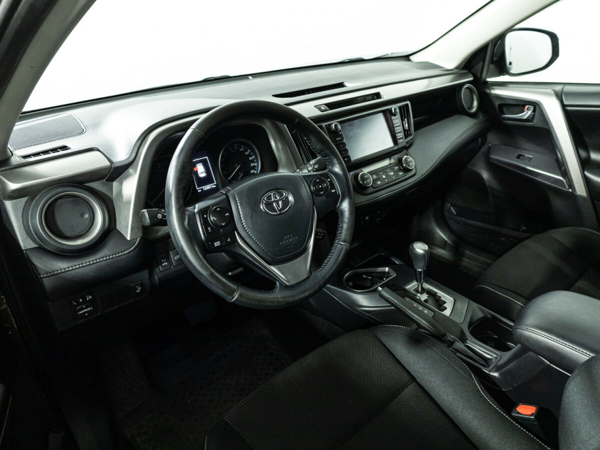 Б/У Тойота Рав4 2018 года. Фото: #8