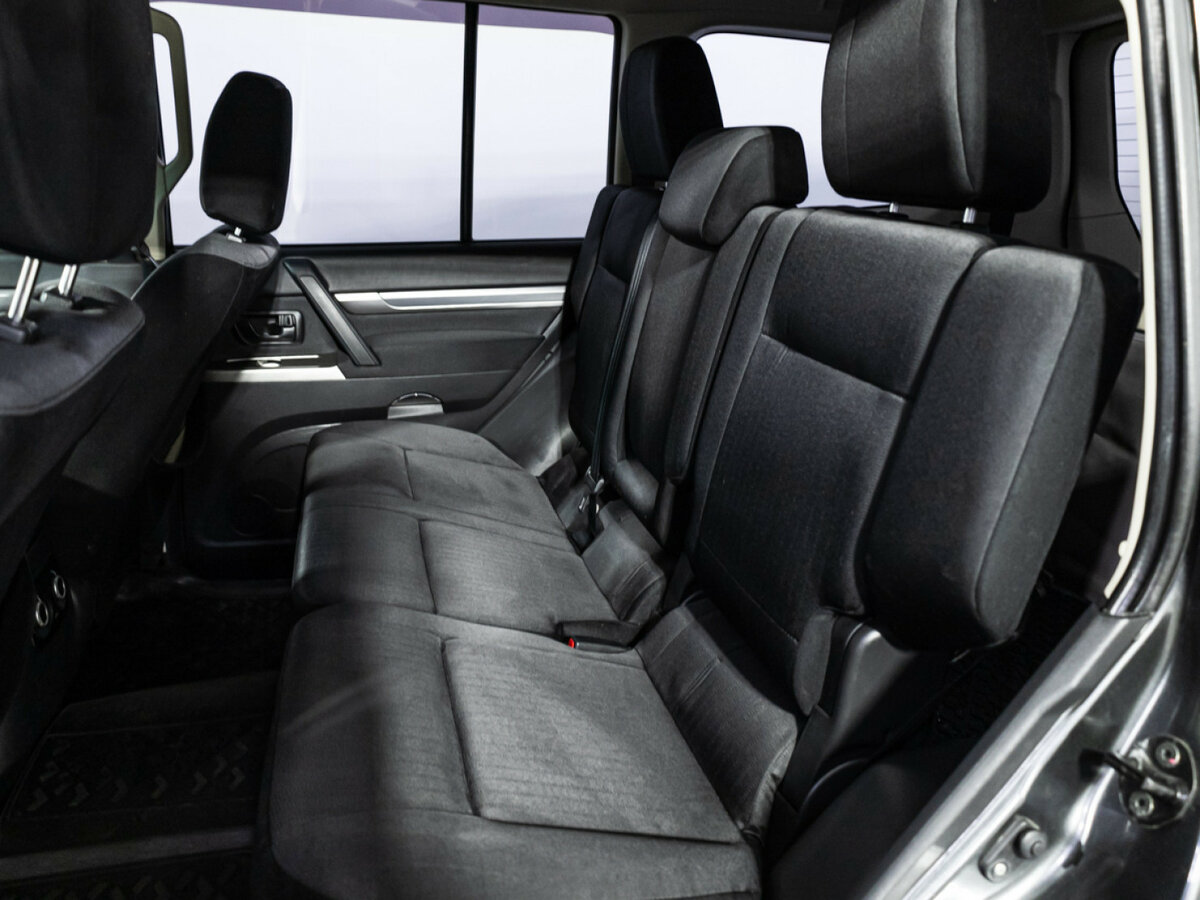 Б/У Митсубиши Паджеро 2015 года. Фото: #8