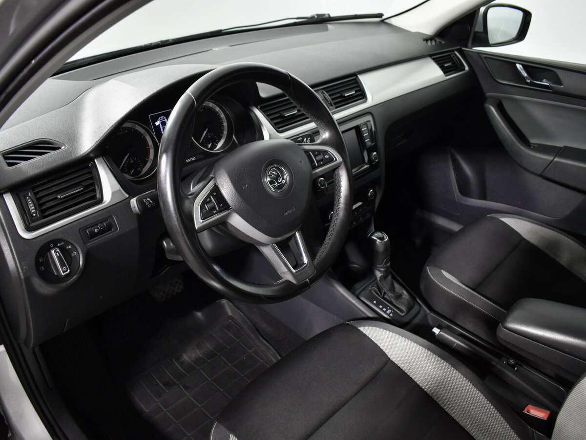 Б/У Шкода Рапид 2017 года. Фото: #8