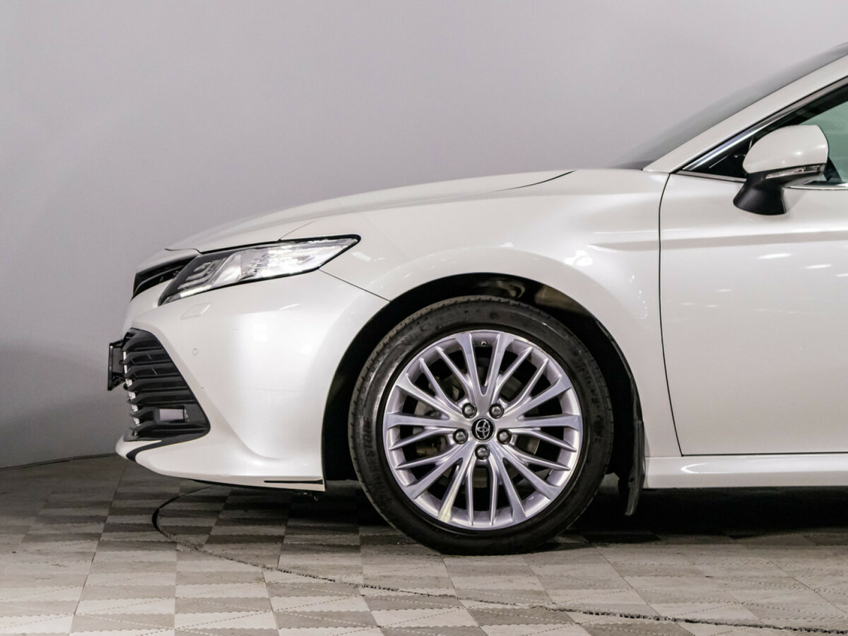 Б/У Тойота Камри 2019 года. Фото: #14