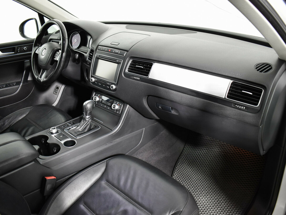 Б/У Фольксваген Туарег 2015 года. Фото: #11