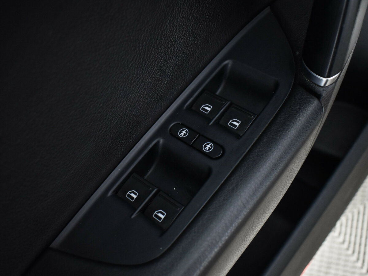 Б/У Фольксваген Туарег 2015 года. Фото: #15