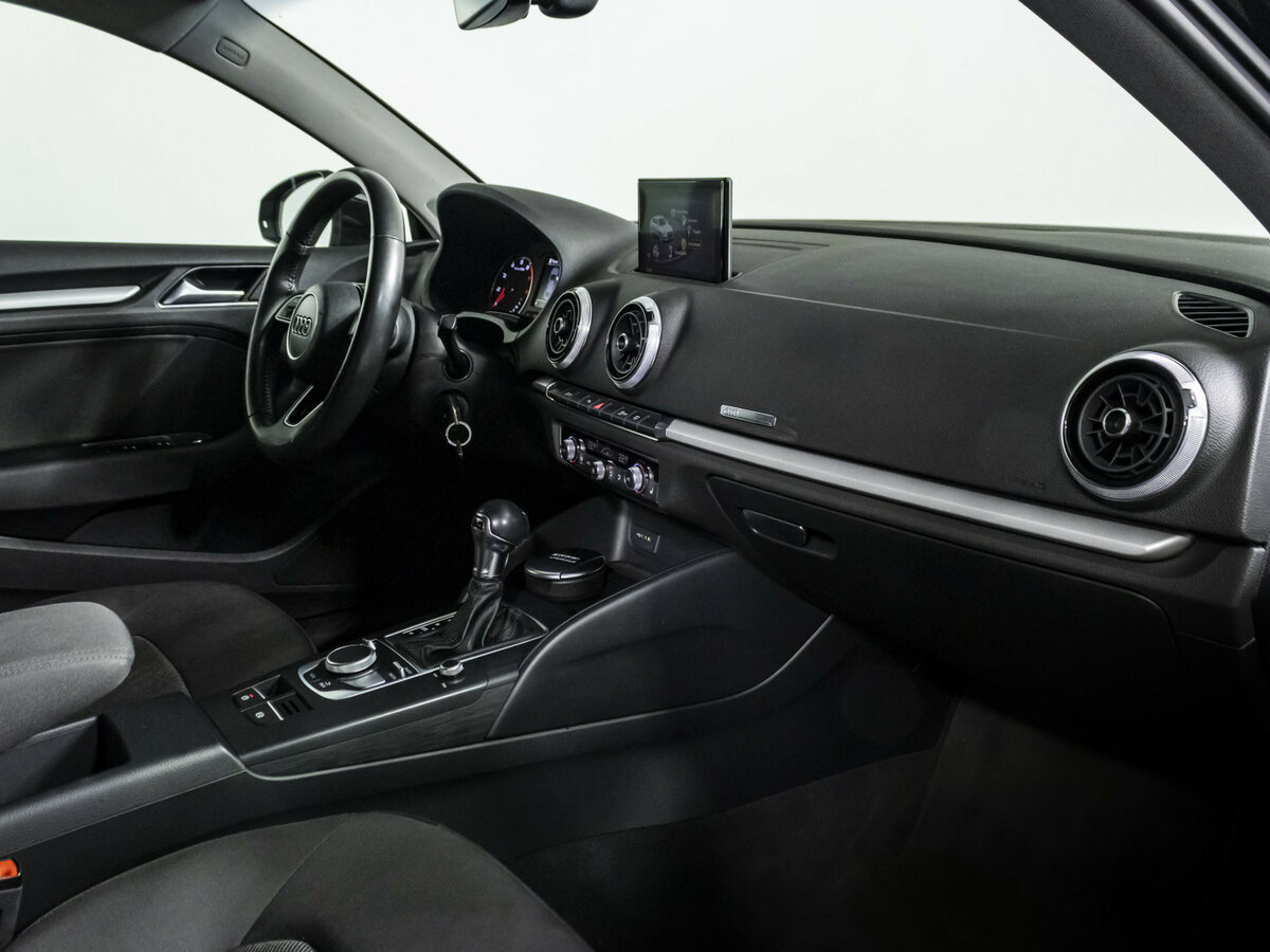 Б/У Ауди А3 2017 года. Фото: #8