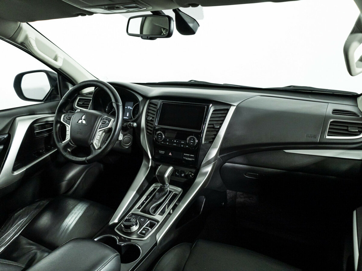 Б/У Митсубиши Паджеро Спорт 2017 года. Фото: #8