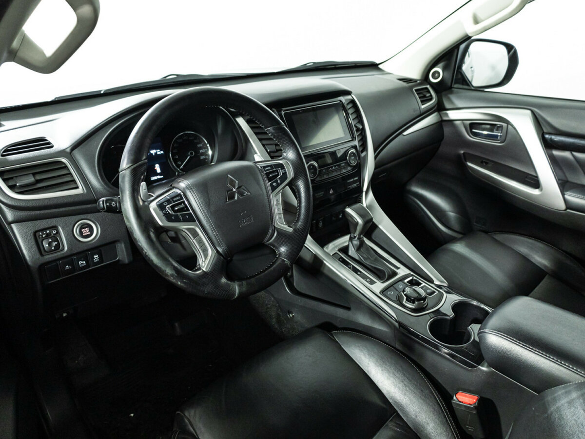 Б/У Митсубиши Паджеро Спорт 2017 года. Фото: #10