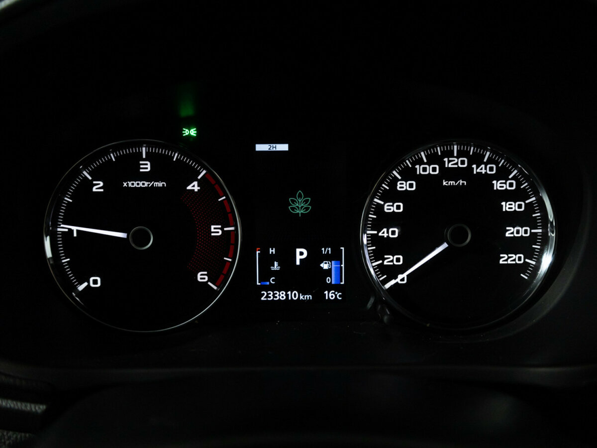 Б/У Митсубиши Паджеро Спорт 2017 года. Фото: #11