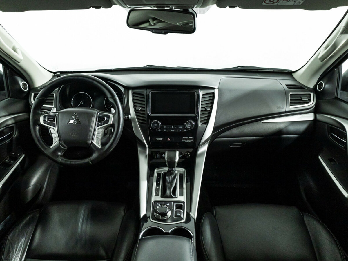 Б/У Митсубиши Паджеро Спорт 2017 года. Фото: #12