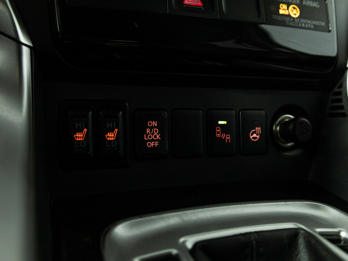 Б/У Митсубиши Паджеро Спорт 2017 года. Фото: #17